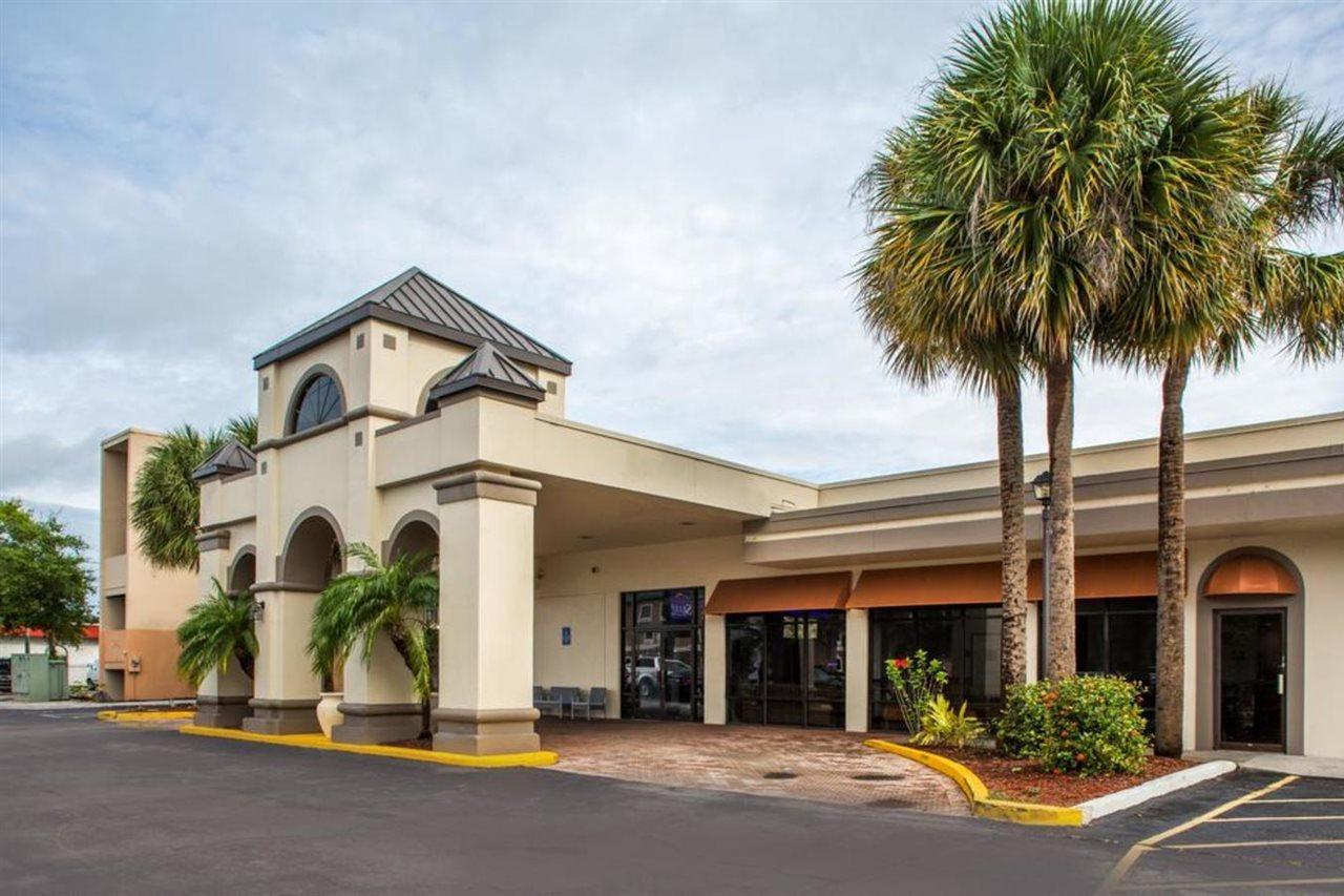Days Inn & Suites By Wyndham Orlando Airport Екстер'єр фото