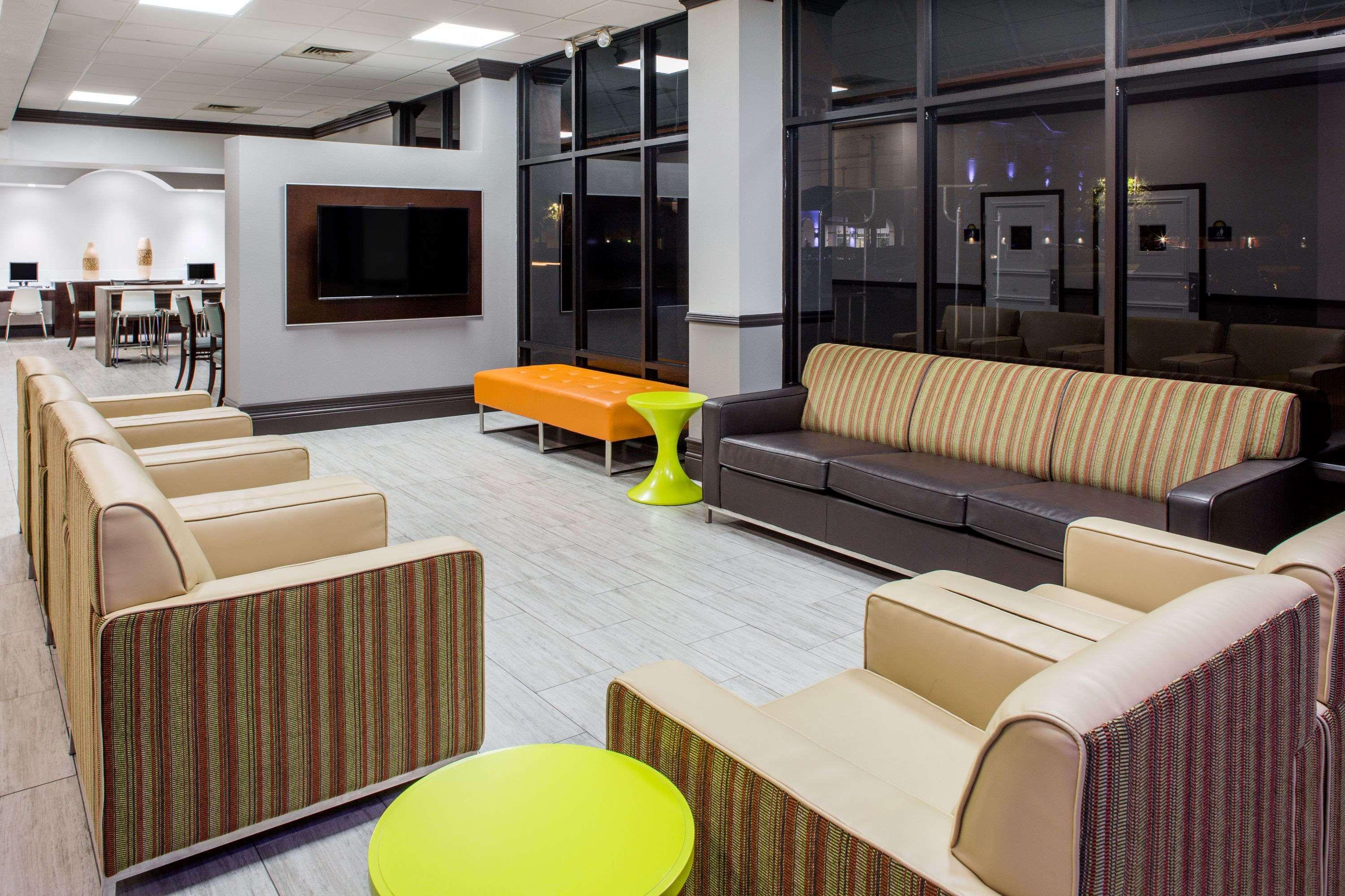 Days Inn & Suites By Wyndham Orlando Airport Екстер'єр фото