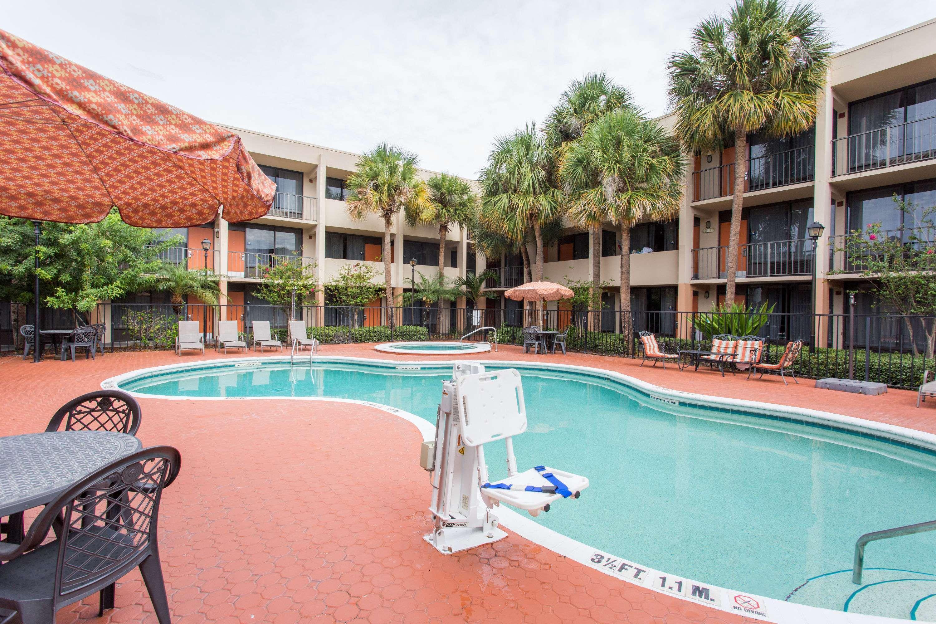 Days Inn & Suites By Wyndham Orlando Airport Екстер'єр фото