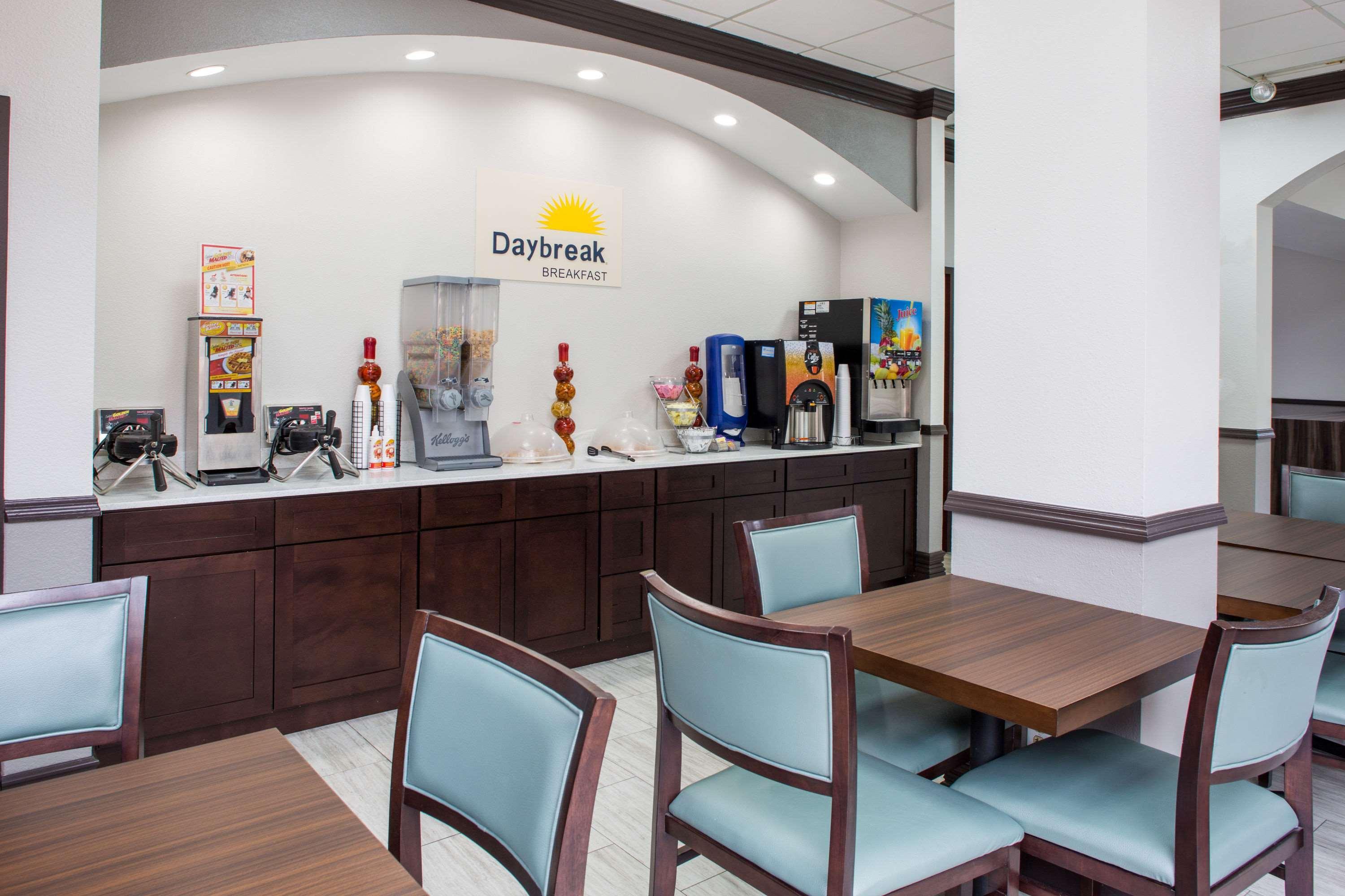Days Inn & Suites By Wyndham Orlando Airport Екстер'єр фото
