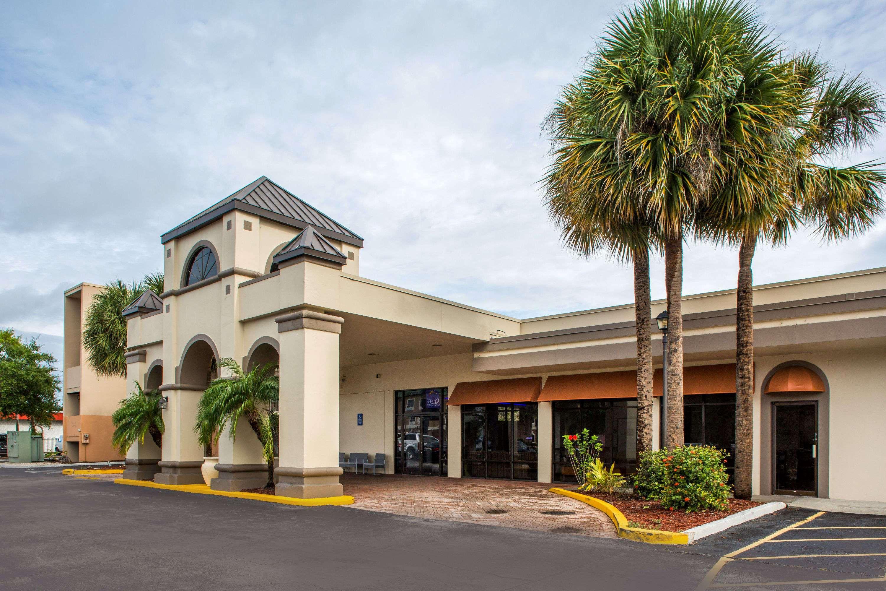 Days Inn & Suites By Wyndham Orlando Airport Екстер'єр фото