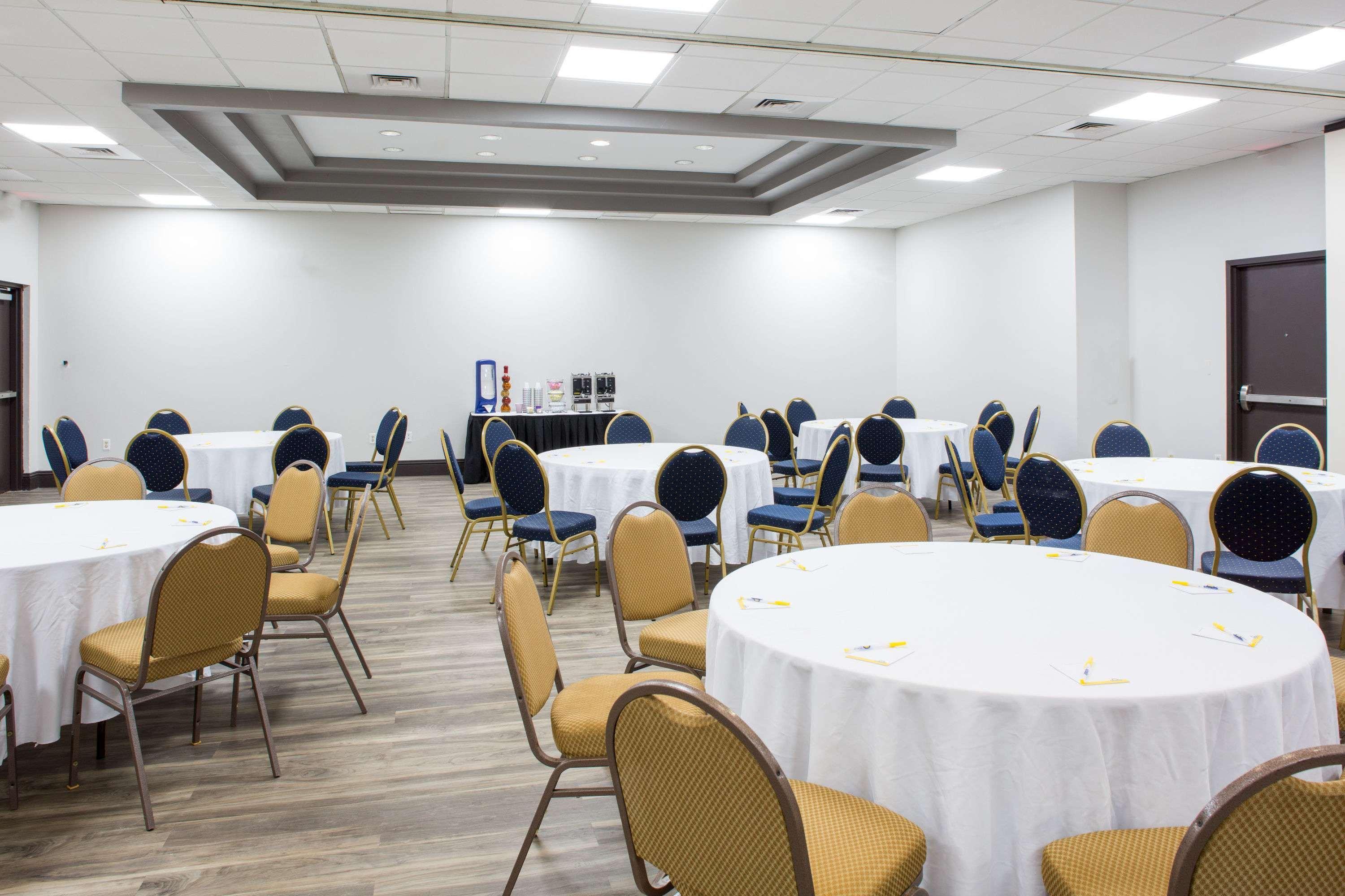 Days Inn & Suites By Wyndham Orlando Airport Екстер'єр фото