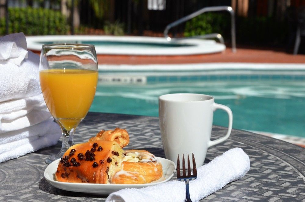 Days Inn & Suites By Wyndham Orlando Airport Екстер'єр фото