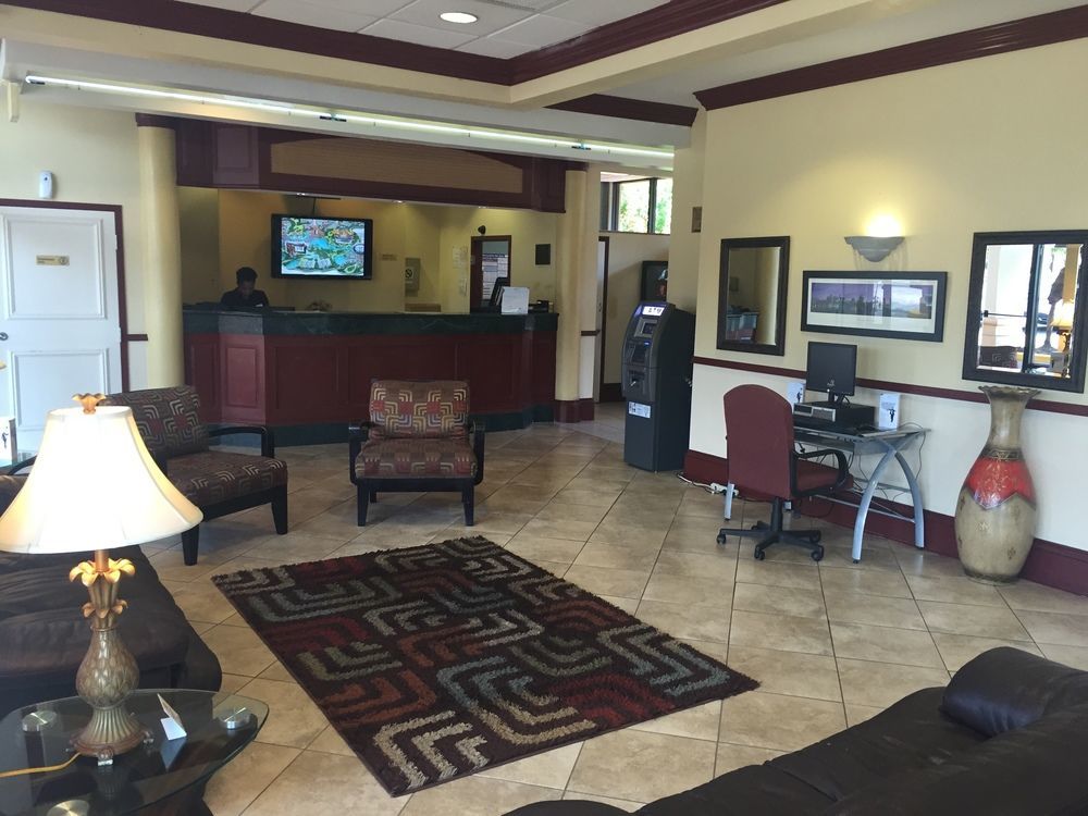 Days Inn & Suites By Wyndham Orlando Airport Екстер'єр фото