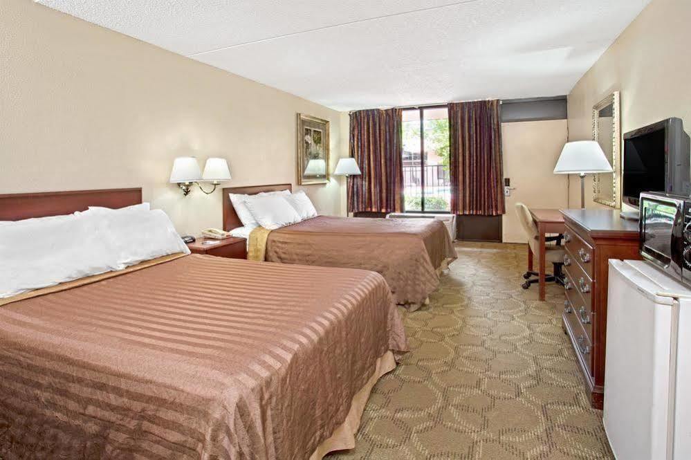 Days Inn & Suites By Wyndham Orlando Airport Екстер'єр фото