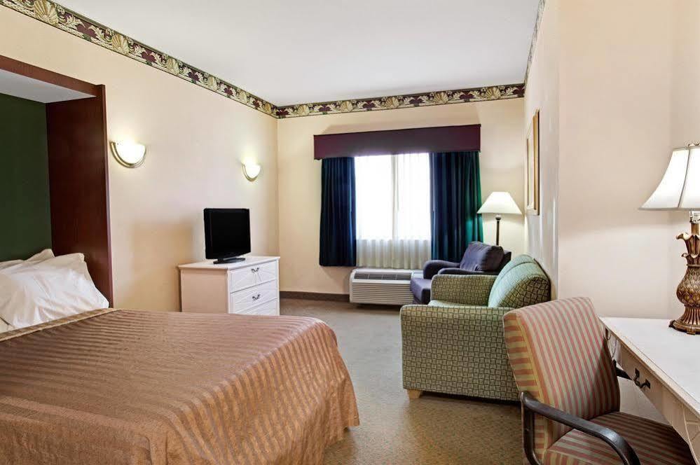 Days Inn & Suites By Wyndham Orlando Airport Екстер'єр фото