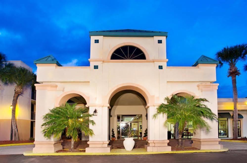 Days Inn & Suites By Wyndham Orlando Airport Екстер'єр фото