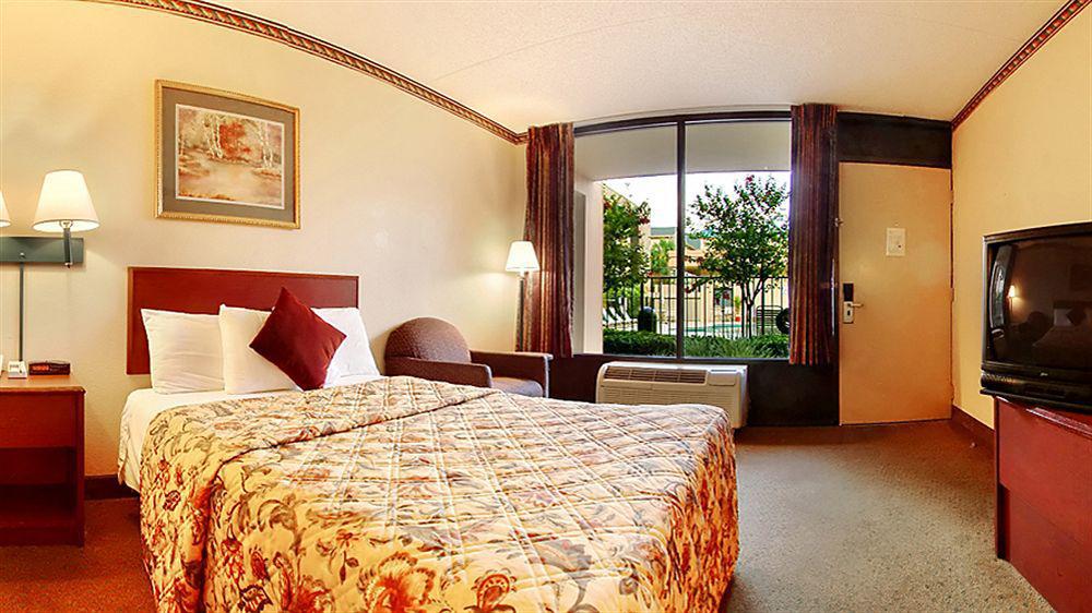 Days Inn & Suites By Wyndham Orlando Airport Екстер'єр фото