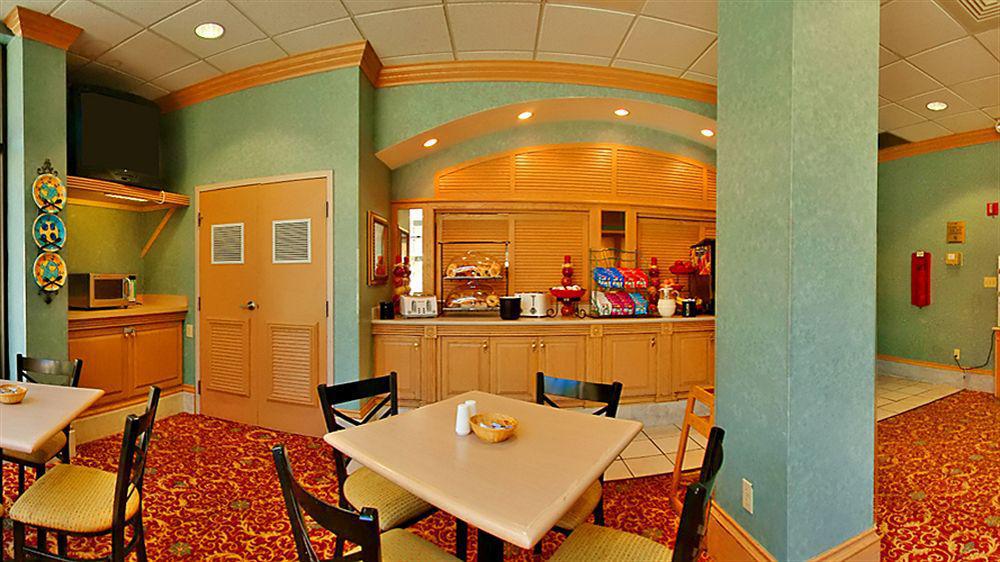 Days Inn & Suites By Wyndham Orlando Airport Екстер'єр фото