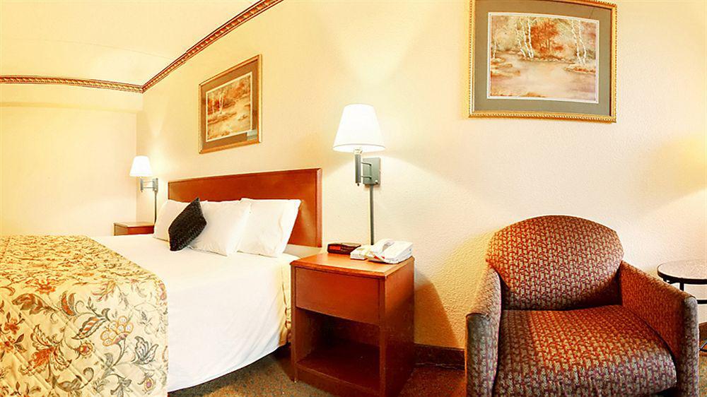 Days Inn & Suites By Wyndham Orlando Airport Екстер'єр фото